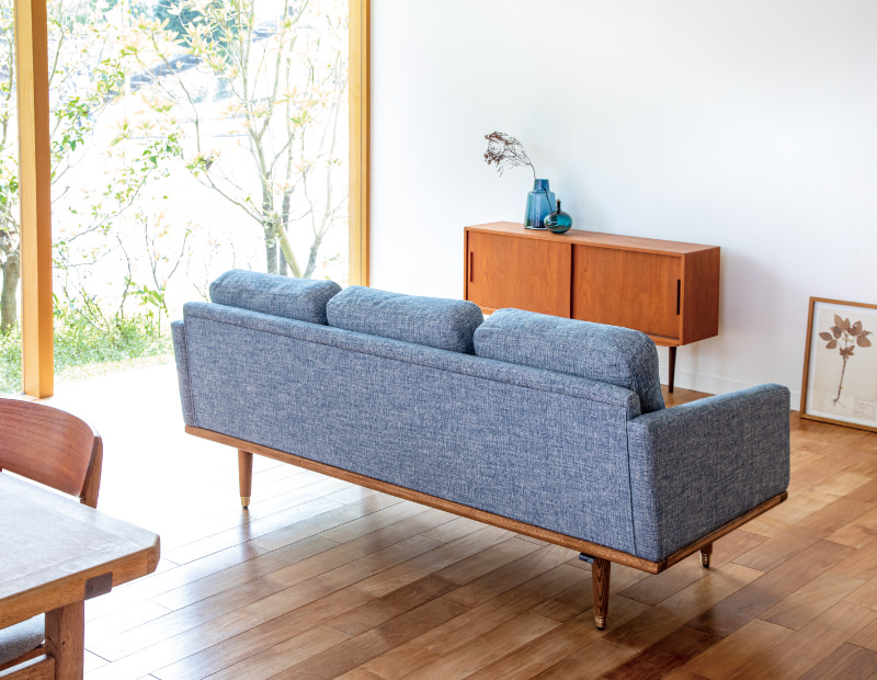 後ろ姿もスタイリッシュなソファFOLKEフォルケ