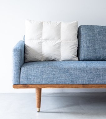 背クッションのフェザーは国内九州で加工