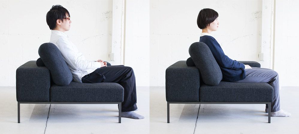 硬さのある座面と柔らかな背のフェザークッション